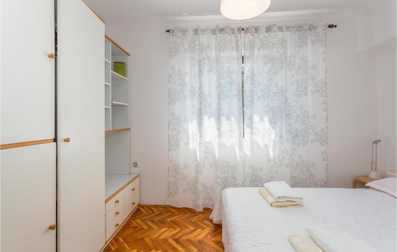 Beautiful Apartment In Omisalj With Kitchen エクステリア 写真