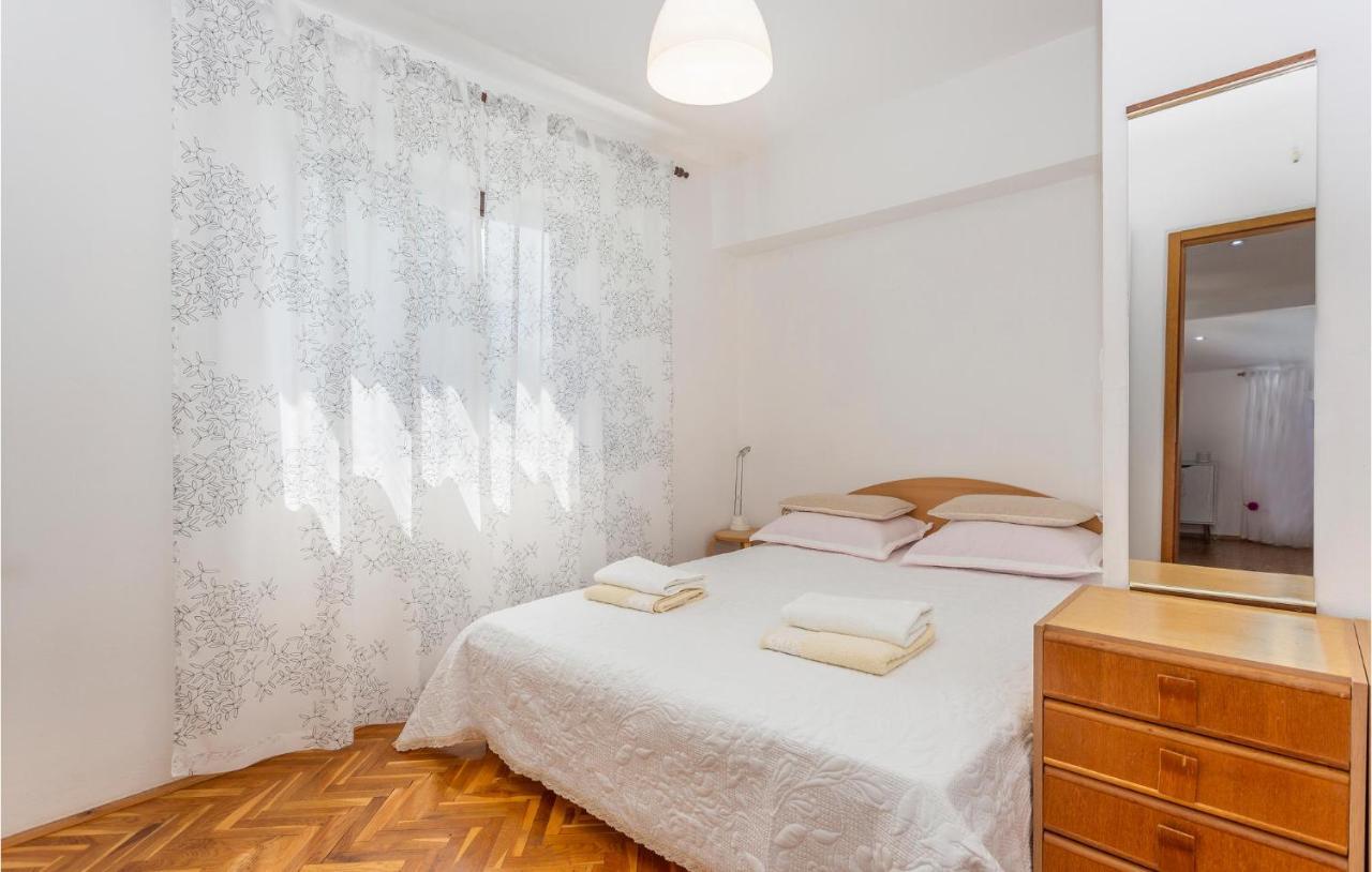 Beautiful Apartment In Omisalj With Kitchen エクステリア 写真