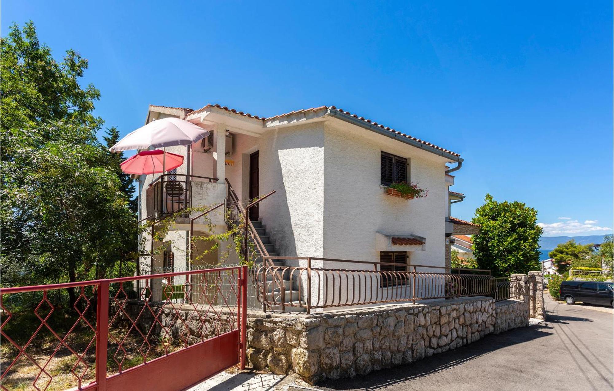 Beautiful Apartment In Omisalj With Kitchen エクステリア 写真